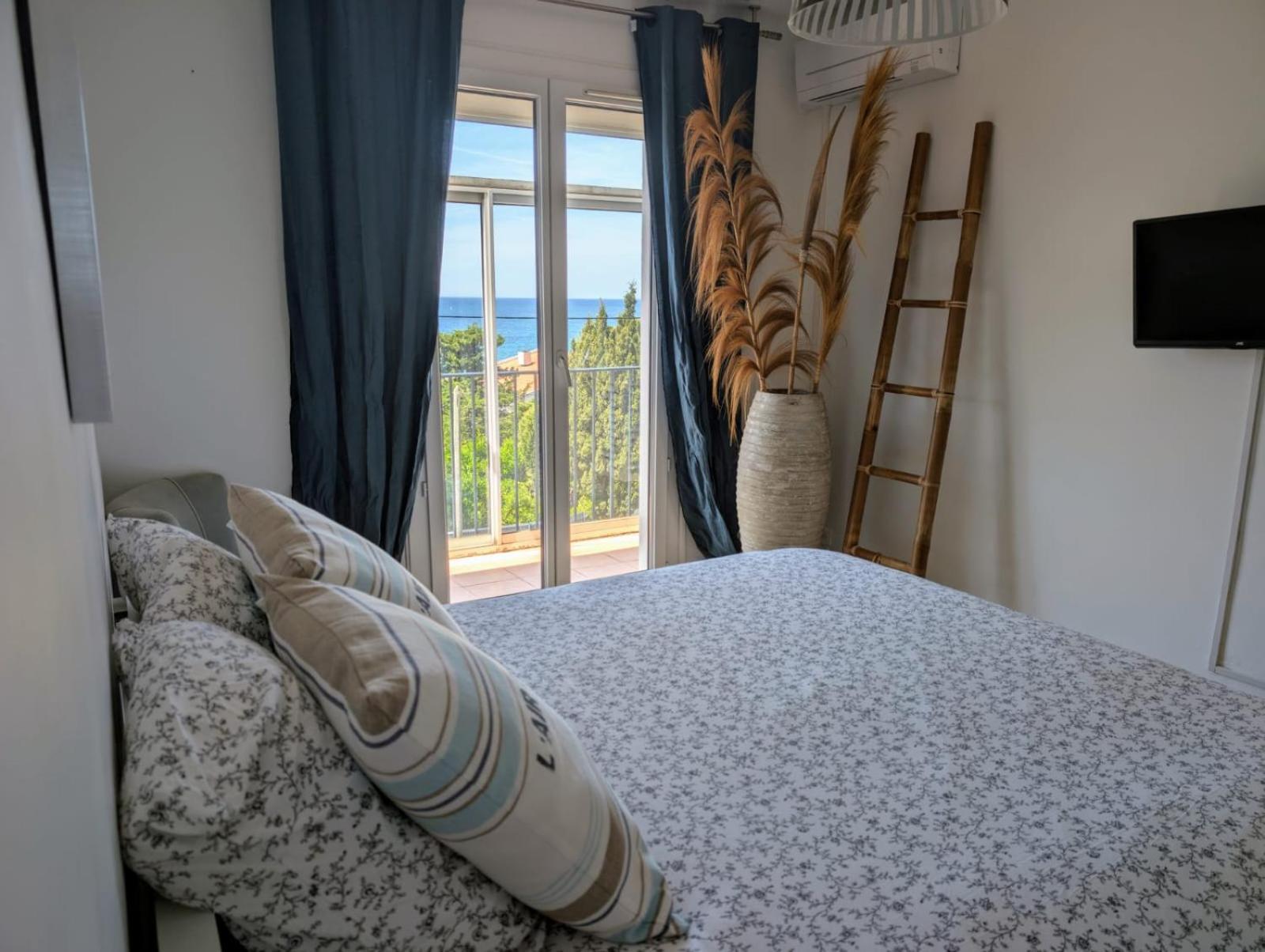 Vue Mer Grande Terrasse Plage A 2 Min A Pieds Sanary-sur-Mer Exterior photo